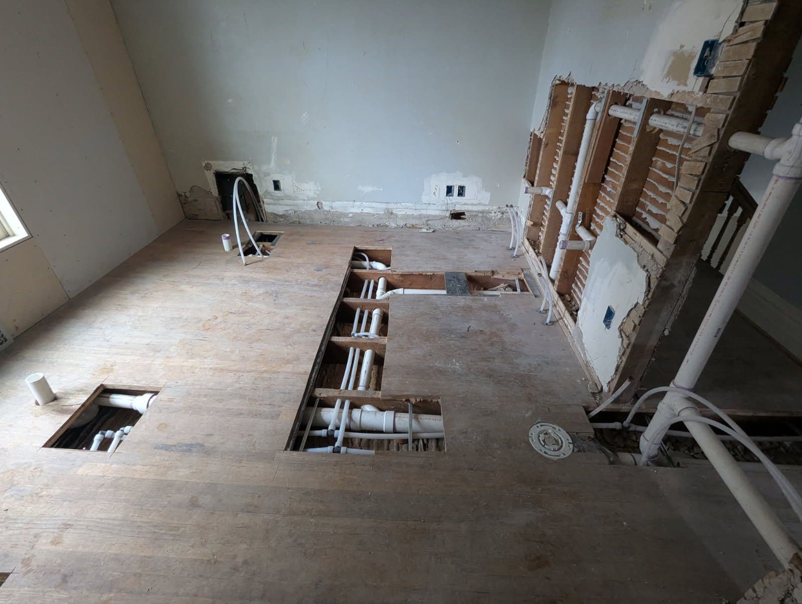 Gallery photos for Home Renovation Underway Fresh Powder Bath and Updated Kitchen: Image #3